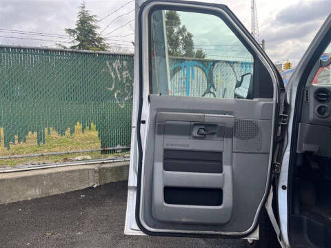 2011 Ford E-Series E-150 XLT