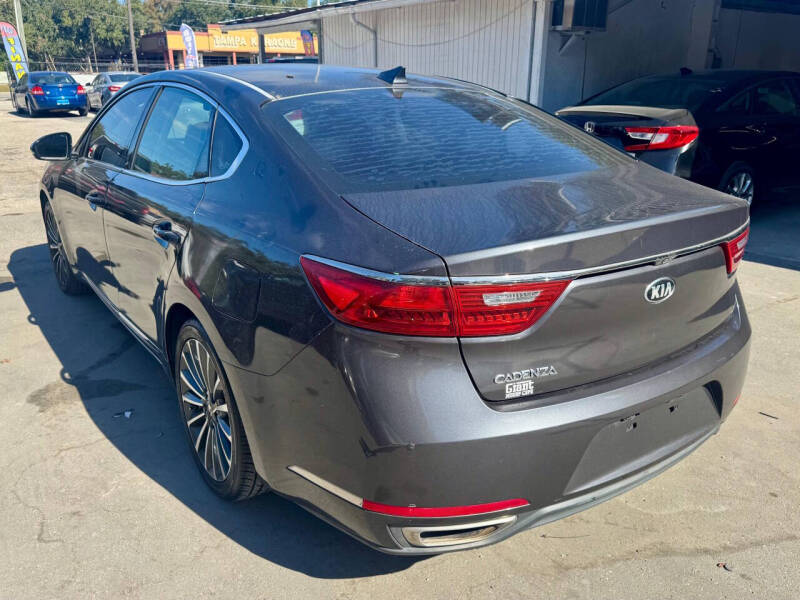2018 Kia Cadenza Premium