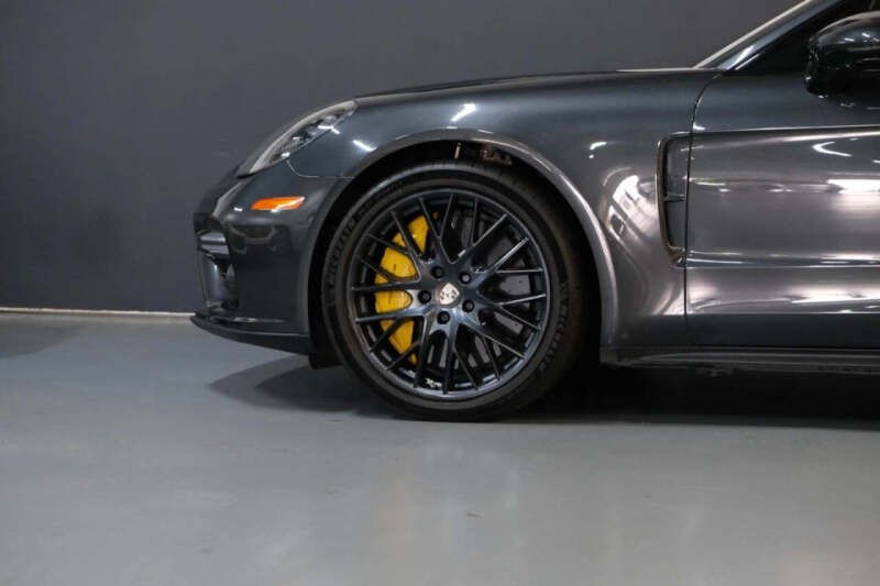 2018 Porsche Panamera Turbo Sport Turismo