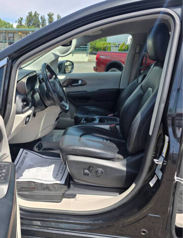 2017 Chrysler Pacifica Touring-L