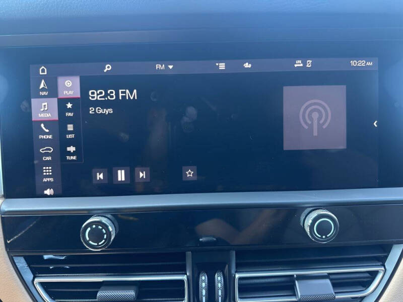 2023 Porsche Macan T