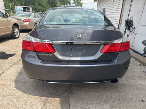 2013 Honda Accord for sale at Best Deal Motors in Saint Charles MO