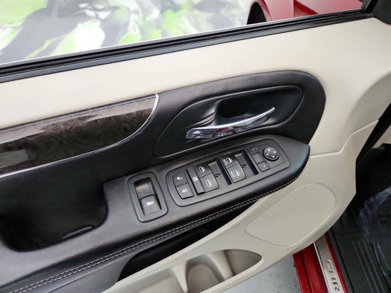 2013 Chrysler Town and Country Touring-L