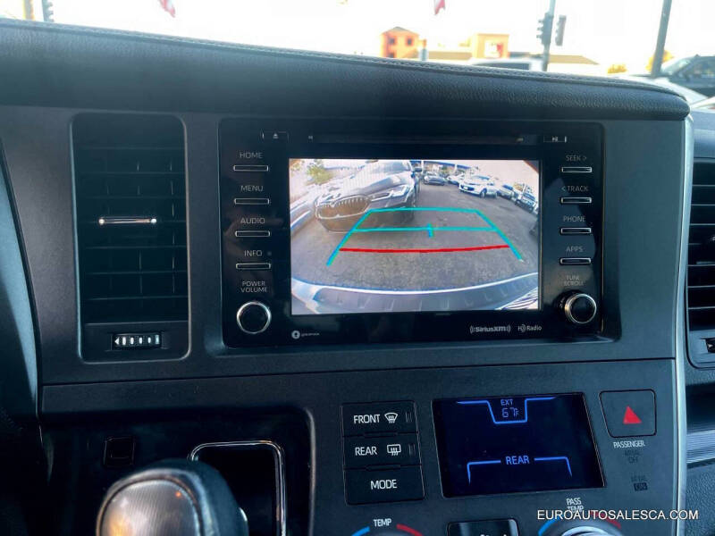 2018 Toyota Sienna SE Premium 8-Passenger