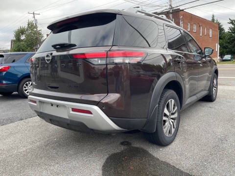 2022 Nissan Pathfinder SL