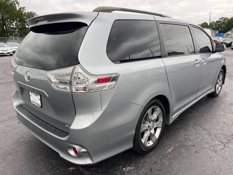 2013 Toyota Sienna SE 8-Passenger