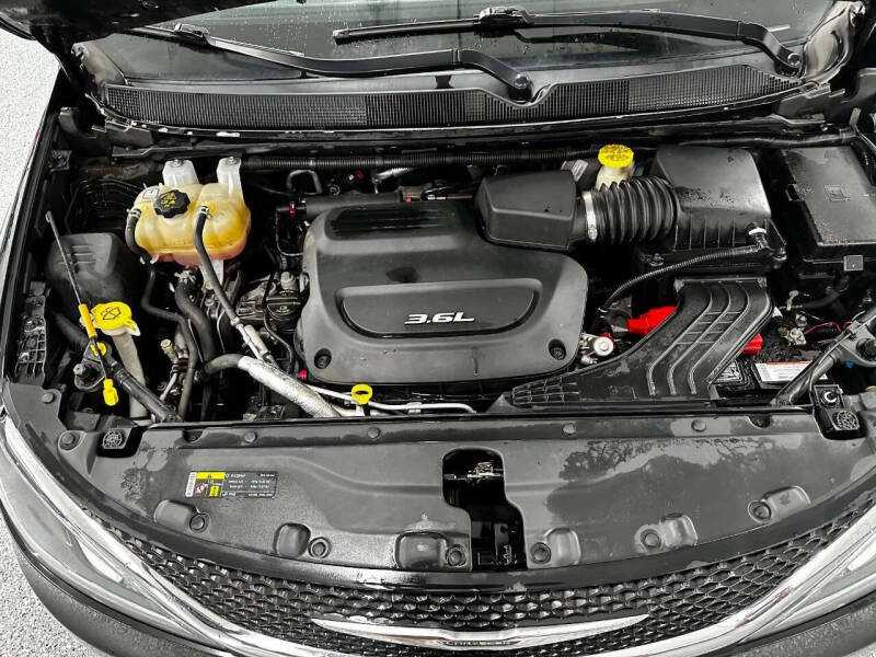 2017 Chrysler Pacifica Touring-L