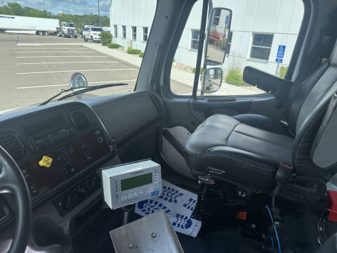 2015 Freightliner M2 106