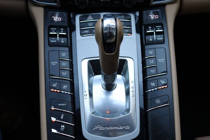 2016 Porsche Panamera Edition