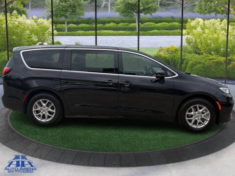2025 Chrysler Pacifica Select