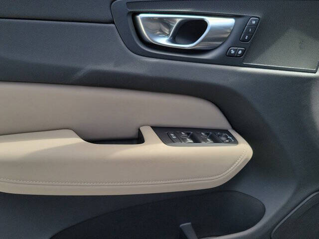 2026 Volvo XC60 B5 Core