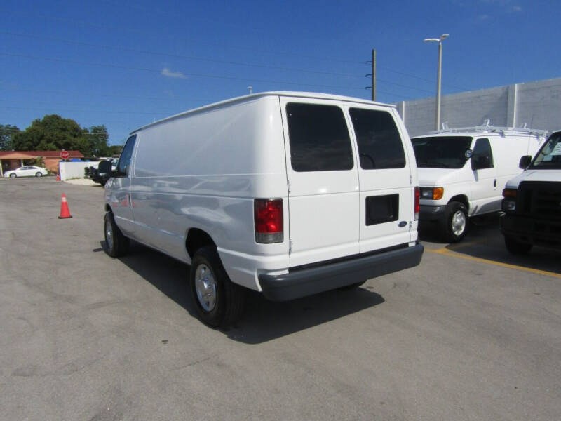 2005 Ford Econoline Van Commercial photo 5