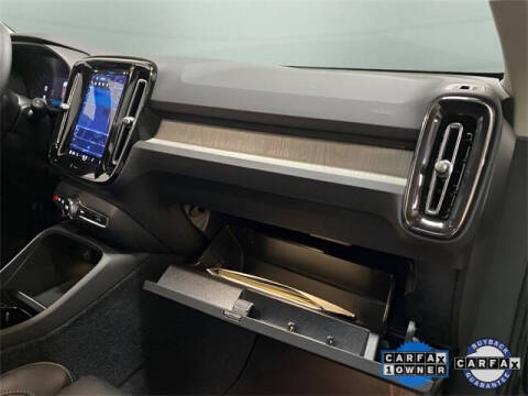 2025 Volvo XC40 B5 Plus Bright Theme