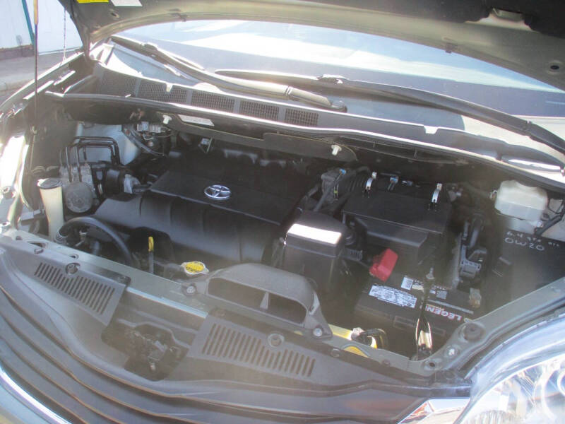 2011 Toyota Sienna LE 7-Passenger