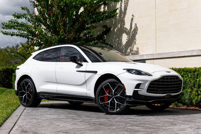 2025 Aston Martin DBX 707