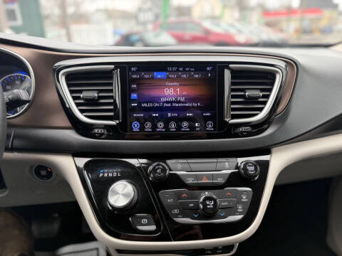 2017 Chrysler Pacifica Touring Plus