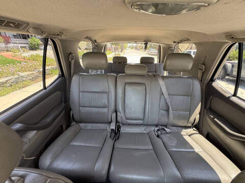 2004 Toyota Sequoia SR5