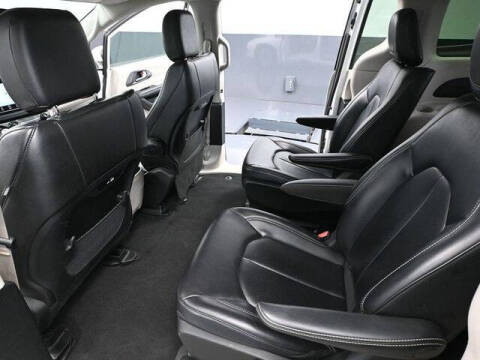 2023 Chrysler Pacifica Plug-In Hybrid Touring L