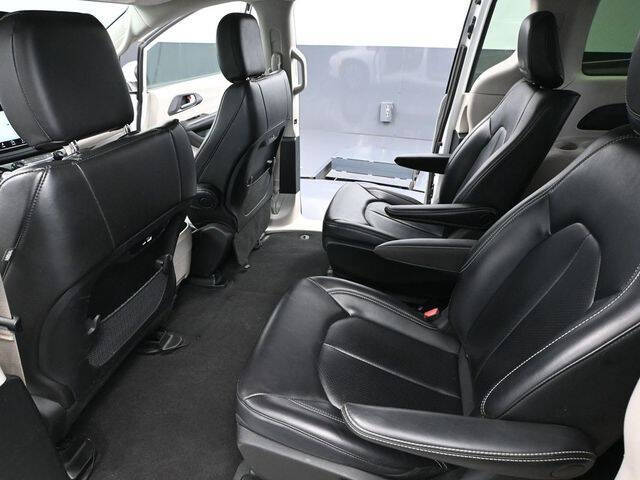 2023 Chrysler Pacifica Plug-In Hybrid Touring L