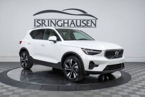 2025 Volvo XC40 B5 Plus Bright Theme