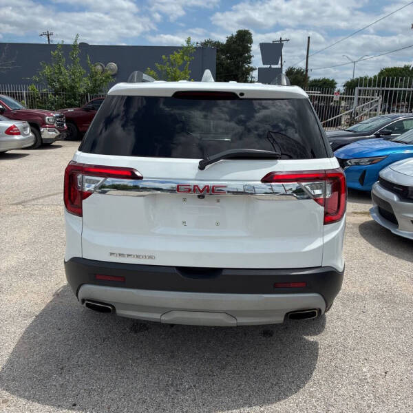 2023 GMC Acadia SLT