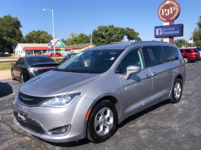 2017 Chrysler Pacifica Touring-L Plus