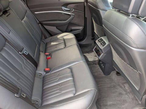 2019 Audi e-tron quattro Prestige