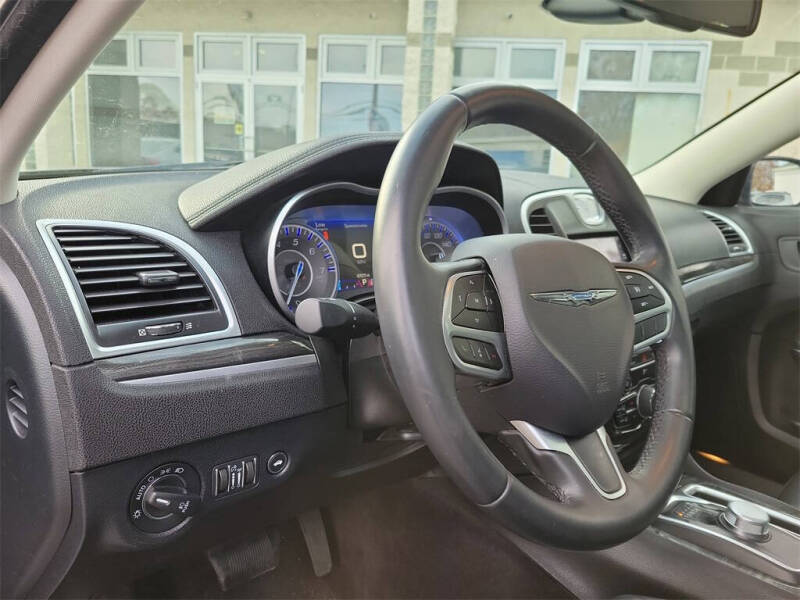 2017 Chrysler 300 Limited