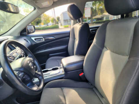 2020 Nissan Pathfinder SV