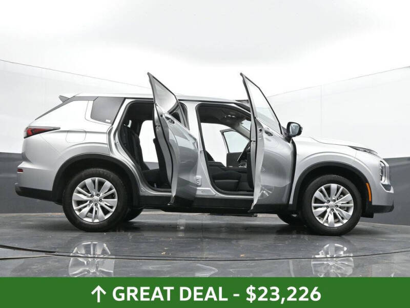 2025 Mitsubishi Outlander ES