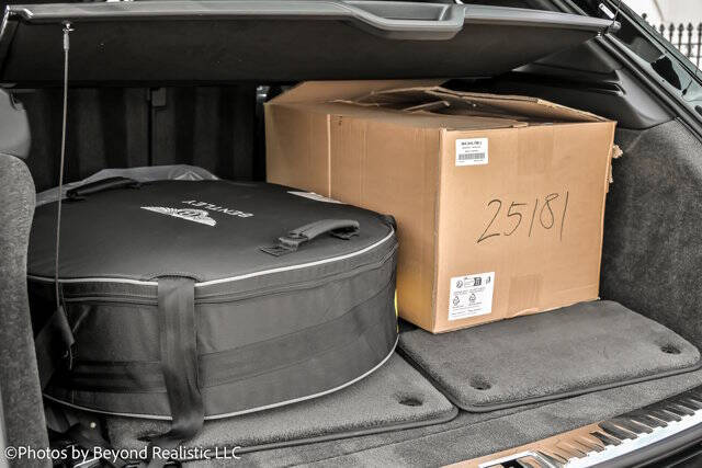 2024 Bentley Bentayga Hybrid