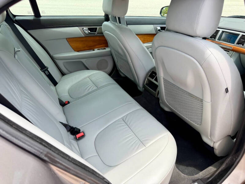 2010 Jaguar XF