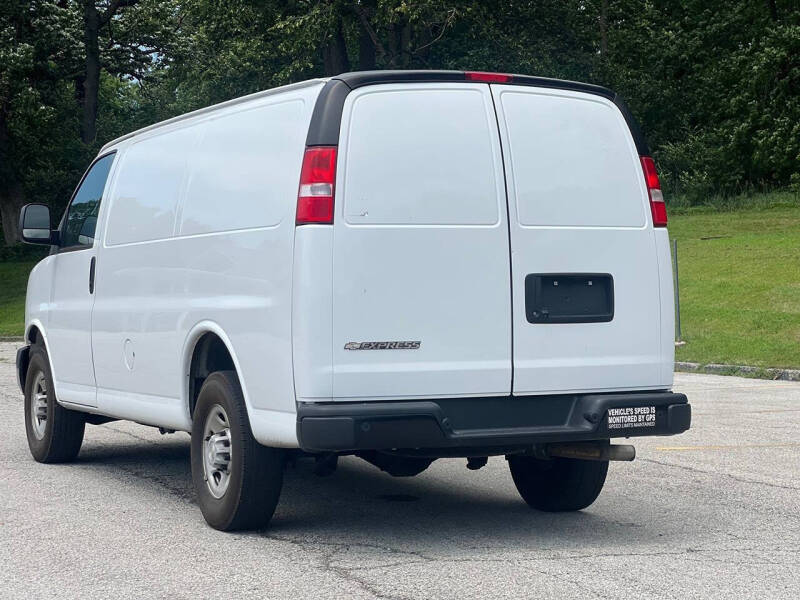 2022 Chevrolet Express 2500