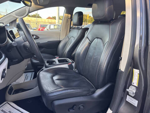 2017 Chrysler Pacifica Touring-L Plus