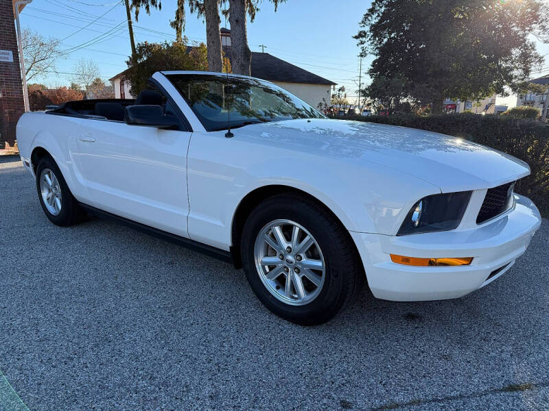 2006 Ford Mustang V6 Deluxe