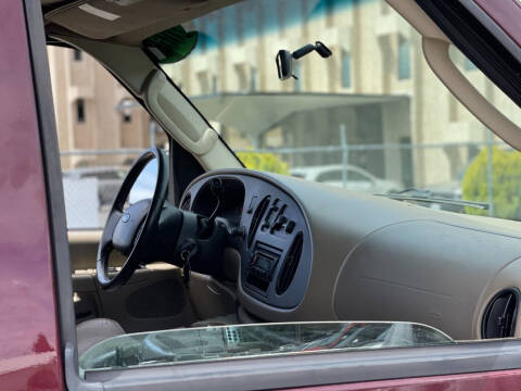 2004 Ford E-Series E-250 SD