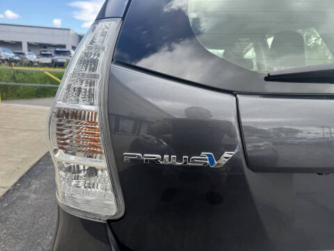 2012 Toyota Prius v Two