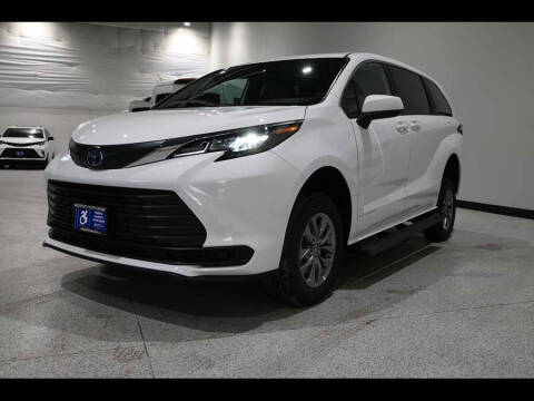 2025 Toyota Sienna LE 8-Passenger