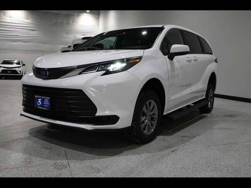 2025 Toyota Sienna LE 8-Passenger