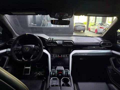 2022 Lamborghini Urus