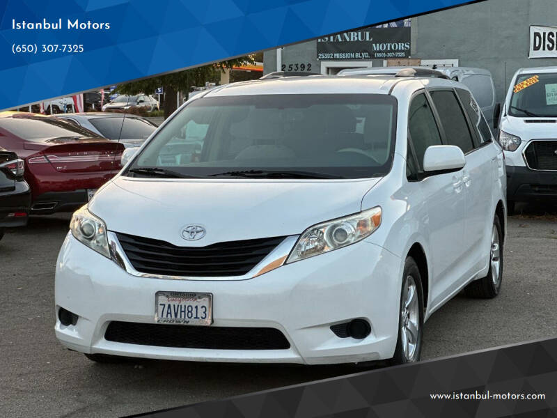2013 Toyota Sienna LE 8-Passenger