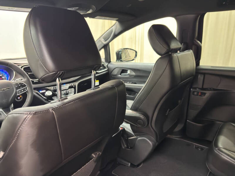 2026 Chrysler Voyager LX