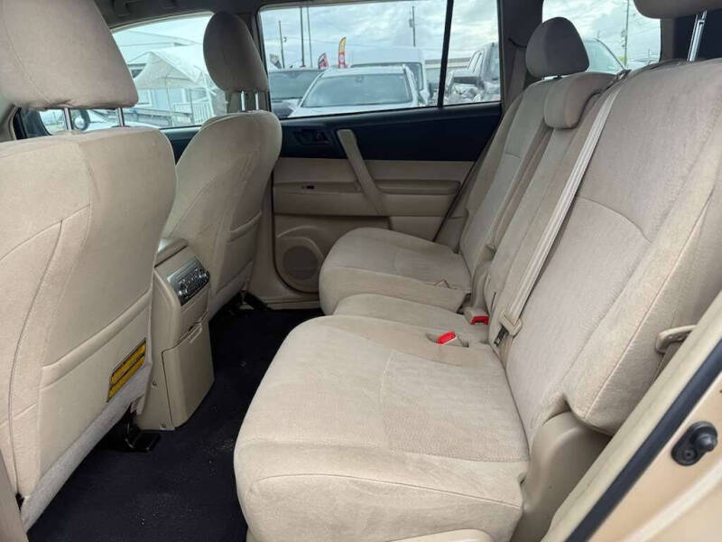 2011 Toyota Highlander SE