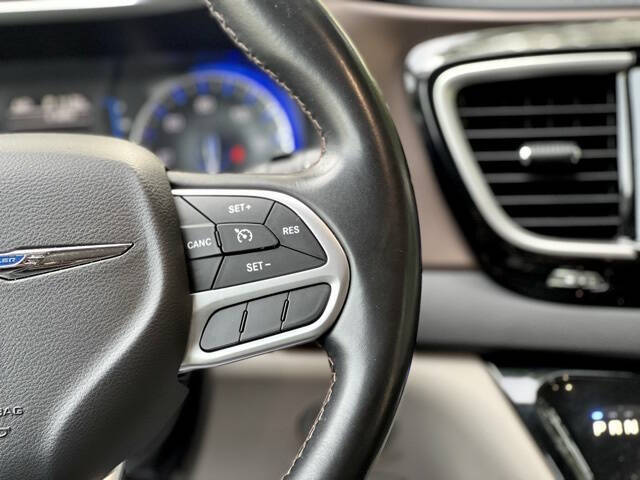 2017 Chrysler Pacifica Touring-L