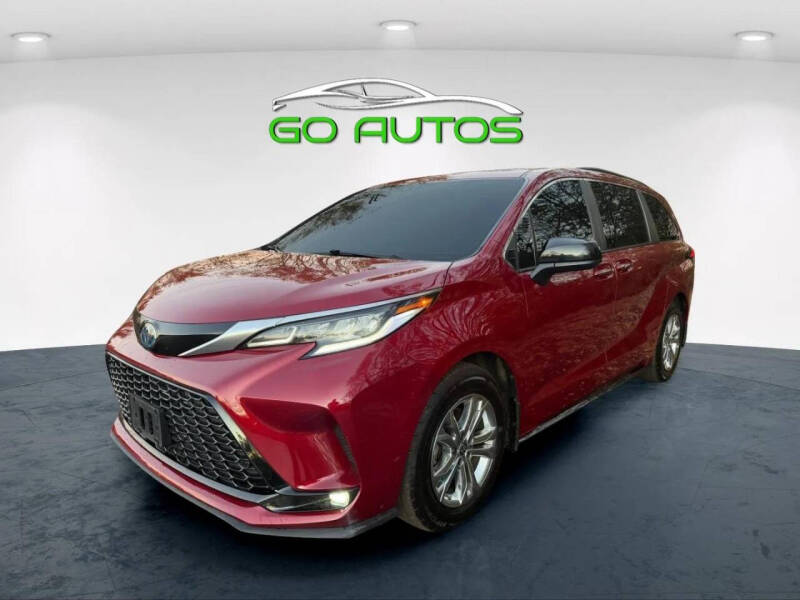 2022 Toyota Sienna XSE's photo