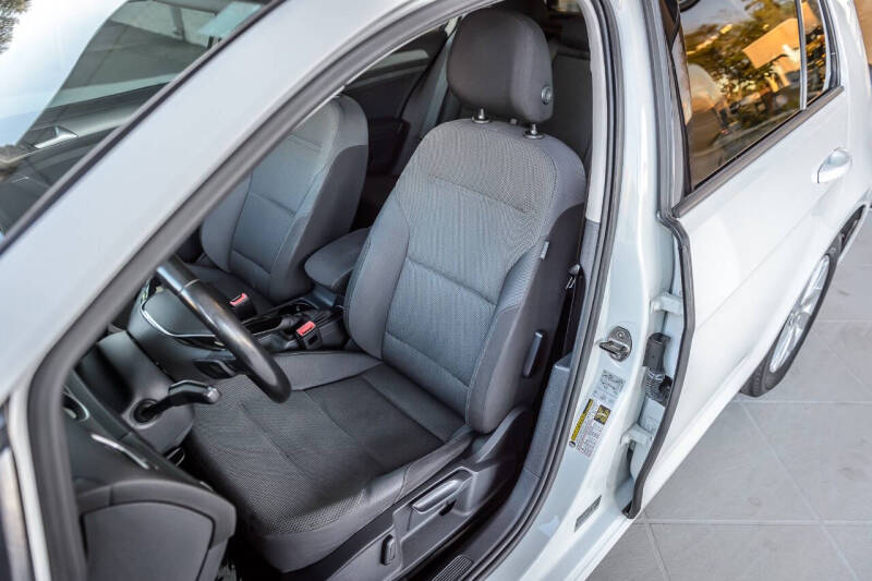 2016 Volkswagen Golf TSI S