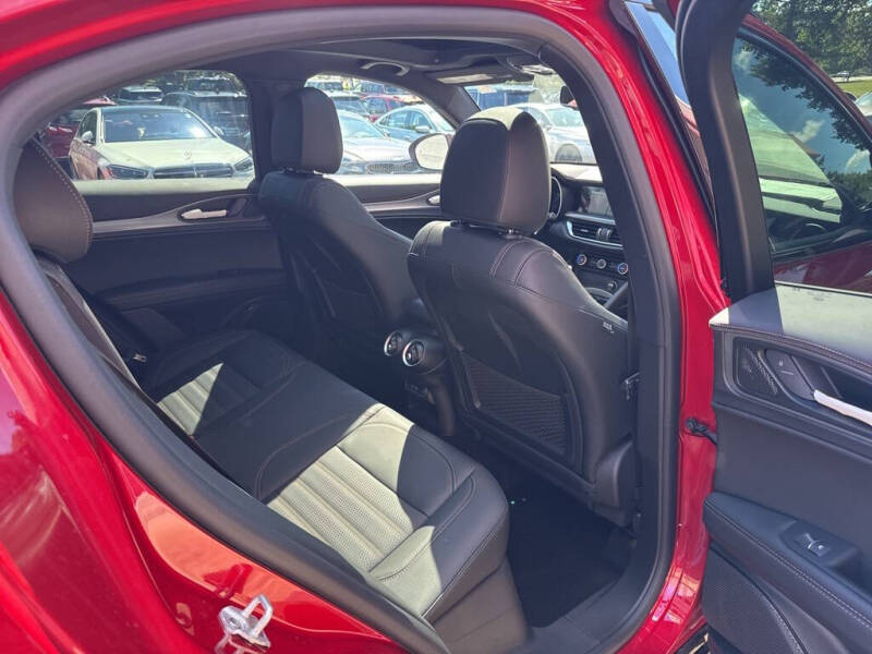 2025 Alfa Romeo Stelvio Intensa