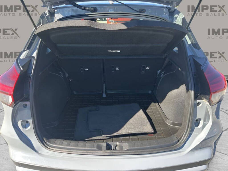 2021 Nissan Kicks SR