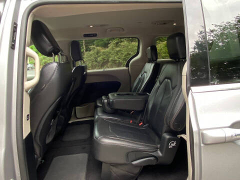 2017 Chrysler Pacifica Touring-L