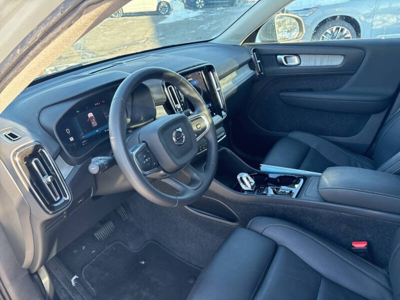 2025 Volvo XC40 B5 Plus Bright Theme